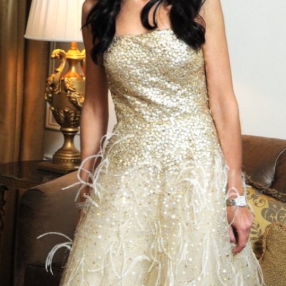 Oscar de la Renta Strapless Gown - Picture 2 of 4